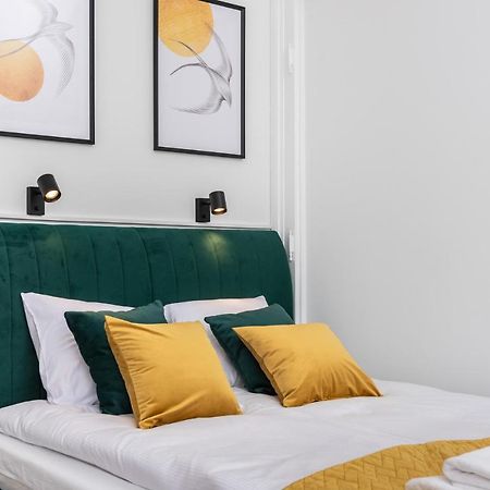 Premium Splendid Old Town Suites - By Upstairs Cracovia Esterno foto