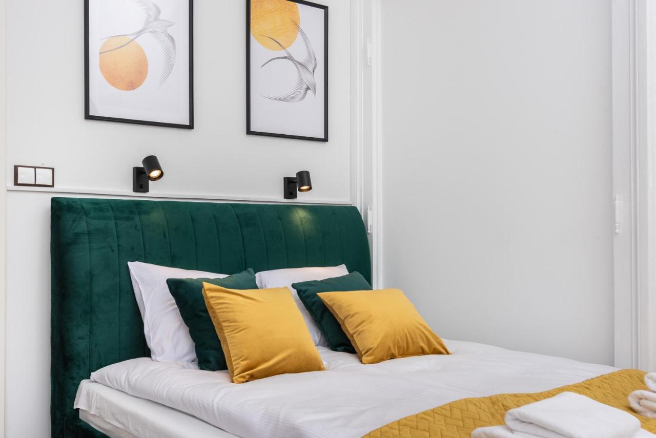 Premium Splendid Old Town Suites - By Upstairs Cracovia Esterno foto